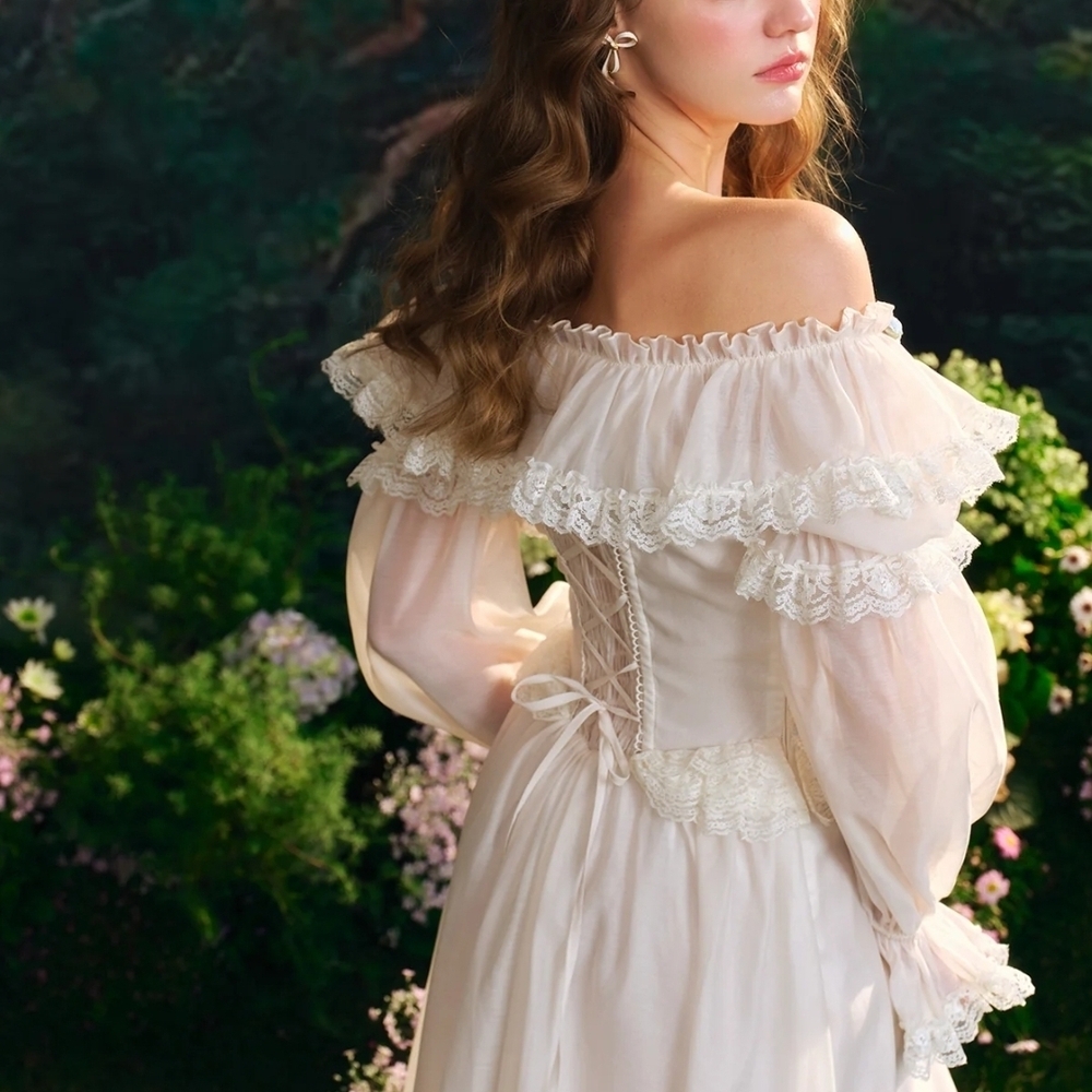 Romantic Off-Shoulder Lace Chemise - Picture 3 of 10